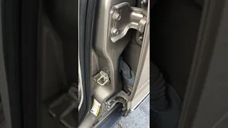 2005 Jeep Grand Cherokee door hinge replacement