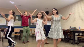 Aula de dança – coreografia música Passarinhos, de Emicida.