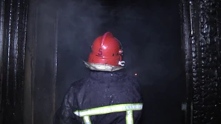 Під час гасіння пожежі в готелі вогнеборці Хмельниччини врятували 8 людей