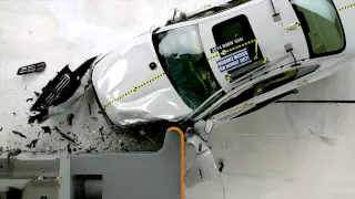 2014 BMW 5 series small overlap IIHS crash test
