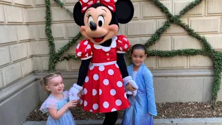 Meeting Ms. Minnie Mouse!