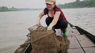 A new day, pulling shrimp traps and grilling fish