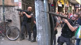 Tiroteio entre traficantes e policiais deixa um morto e três feridos em Copacabana