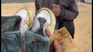Milionário dá sapatos cheios de dinheiro para salvar a sua esposa 😭 Isso nos fez chorar