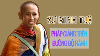 Hữu duyên Pháp giảng  trên đường Sư khất thực!- Bài học Sư Minh Tuệ