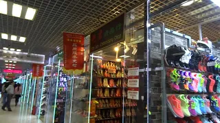 Compras en el Mercado de la Seda en Beijing (China)
