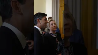 Prime Minister Rishi Sunak meets President Bill Clinton and @hillaryclinton in Belfast 🤝