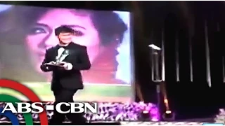 Matteo accepts trophy for girlfriend Sarah