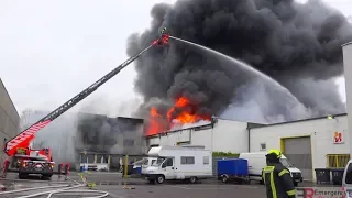 [GROSSBRAND IN KORSCHENBROICH] - Lagerhallenbrand mit massiver Rauchentwicklung | Großeinsatz -