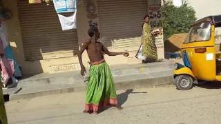 Road side dance in Sara saramma Sara dance in hilight songs in tirupati