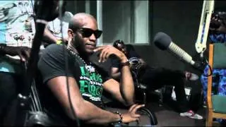 LYNXXX IN HOT98 FM STUDIO