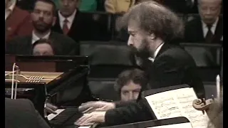 Radu Lupu - Brahms Piano Concerto No.1 in D minor / Jukka-Pekka Saraste, FRSO (Video 1996)