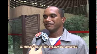 Ex-moradores de rua passam em concurso