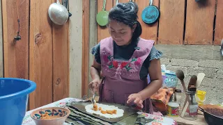 Festejamos en familia el cumpleaños de mi mamá Marcelina; la sorprendo con tamales de Choripapa