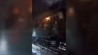 Опубликовано видео разбитых вагонов поезда Волгоград-Нижневартовск в ДТП с автокраном
