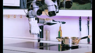 Moley Robotic Kitchen cooks paella