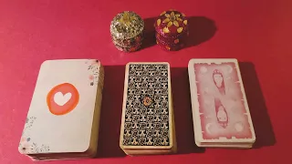 QUÉ SIENTE Y QUÉ PIENSA A DÍA DE HOY  ?  tarot interactivo .