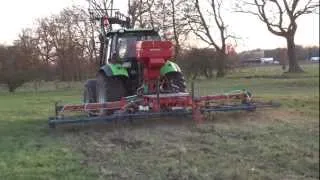 Grünland striegeln mit Deutz Fahr Agrotron 100