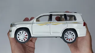 Review of Toyota Land Cruiser 1/24 Diecast Scale Model Car | Model Car Seller