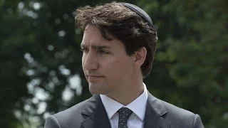 Justin Trudeau takes emotional tour of Auschwitz camp