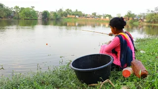 Fishing Video || The beautiful fisher girl is catching fish using eggs in the village pond