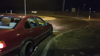 BMW E36 318is Wet Roundabout Drift