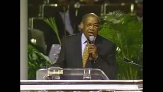 Bishop G.E Patterson Singing Old School Church Songs during the COGIC Holy Convocation!