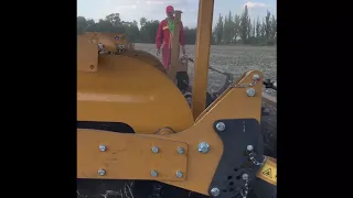 Глубокорыхлитель Alpego и John Deere. (Альпего, Италия) .