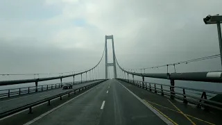 Проход на грузовике по мосту Большой Бельт, который находится в Дании.