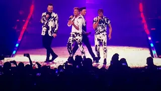 Westlife Uptown Girl Live at Wembley in Londen on August 6, 2022
