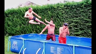 GROS COMBAT DE CATCH DANS LA PISCINE SOUS LA PLUIE ... J'AI DÉFONCÉ ZANTAR !!