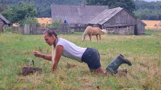 Живу ОДИН в деревне. ГОРОДСКАЯ ЖЕНА приехала на подмогу!