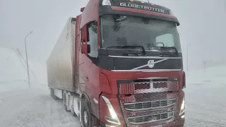 Снежный шторм на Байкале.VOLVO FH 540