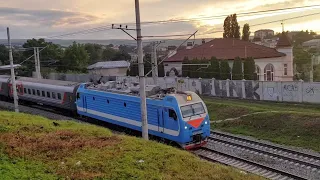Электровоз ЭП1П-050 с поездом №059С КисловодскーНовокузнецк