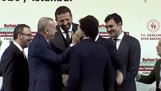 Larkin'e ilk Milli Takım forması Cumhurbaşkanı Erdoğan'dan geldi! | Samimi görüntüler :)