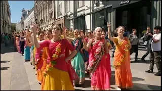 Hare Krishna hare Rama in Moscow (Russia) ||  मॉस्को में हरे कृष्ण हरे रामा गीत पर परेड