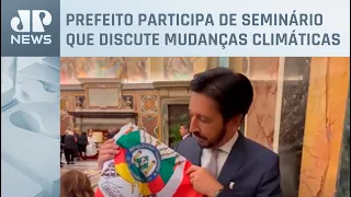 Ricardo Nunes pede para papa Francisco abençoar bandeira do RS