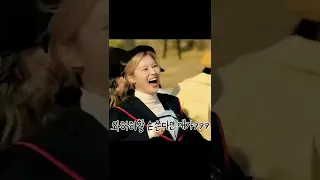 Jeongyeon makes everyone laugh 😆💚