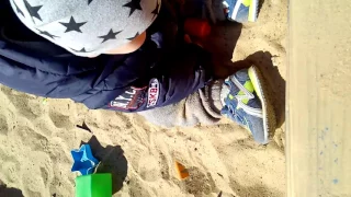 Игра в песочнице/ нам 1 год