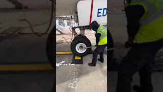How to change flight tire