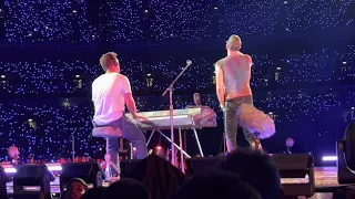 COLDPLAY - WEMBLEY 16/08/22 Chris Martin invites fan on stage to play Let Somebody Go