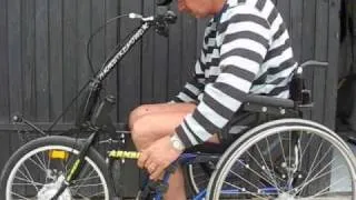 Connect a bicycle to a wheelchair