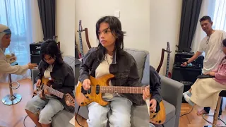 Syok Anak Sharifah Shahirah Goreng Gitar Azah Aziz.. Sekali Kena Hempuk Kat Tangan Risau Rosak..