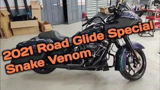 2021 Harley Davidson Road Glide Special Snake Venom with Rinehart exhaust Walkaround + Revs