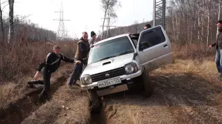 Jimny JB23 в трещине