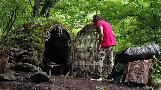 The full version of my best bushcraft camping project to date. Survival shelter, wild cooking.