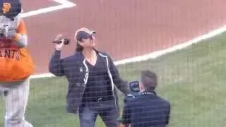 Steve Perry Starts NLDS Game 4 - Giants vs Nationals Oct 7, 2014