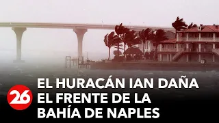 El huracán Ian daña el frente de la bahía de Naples