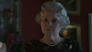 Queen doesn't want to let go of Queen Mother - The Crown Season 6