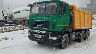 Один день из жизни водителя самосвала) первый снег))